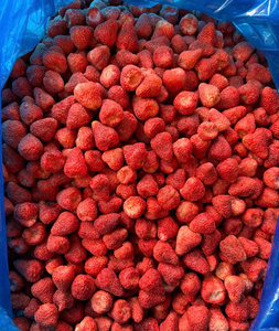 Fresas liofilizadas superiores de Vietnam Color rojo natural Grado de exportación de fruta entera Premium para distribución global - Product Image 2