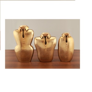 Vase à fleurs moderne en fer Décoration intérieure en aluminium et vente tendance de table pour chambre salon et mariages - Product Image 1