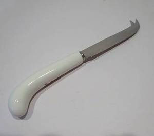 Ensemble de service de couteau à fromage élégant avec poignée blanche Design d'os floral vintage idéal pour un usage domestique Utilisation événementielle - Product Image 2