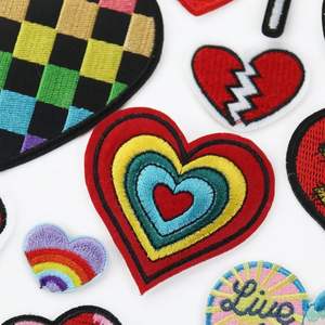 Parches bordados hechos a mano 100% personalizados para coser ropa hecha de tela de fieltro - Product Image 1