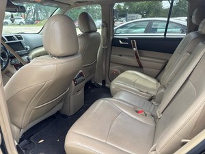 รถยนต์โตโยต้าไฮแลนเดอร์ ลิมิเต็ด ปี 2011 รุ่น 4 ประตู SUV ขับเคลื่อนล้อหน้า เกียร์อัตโนมัติ เครื่องยนต์ V6 ขายดี - Product Image 4