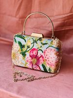Pochette classique en soie Zardozi à imprimé floral et demi-lune, ornée de perles, faite à la main, pour femme, idéale pour les fêtes, brodée, cadeau de mariage indien