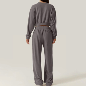 Ensemble de survêtement deux pièces pour femme, couleur unie, taille haute, coupe évasée, légèrement sportif et décontracté, pantalon évasé personnalisé, collection hiver OEM - Product Image 2