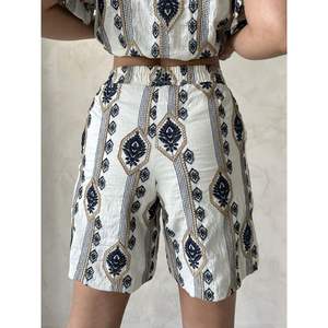 กางเกงขาสั้นปักลายสำหรับผู้หญิง - Product Image 2