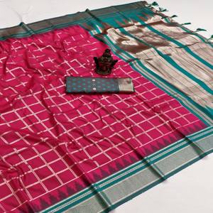 Sari de Seda Banarasi Pura VASTRA COTTAGE con Diseño de Zari Tejido a Mano en Toda la Superficie, Pallu Rico y Blusa de Seda con Tejido en Contraste - Product Image 4