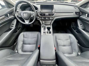 Voiture d'occasion abordable 2018 Ho-n-da Acc-ord Tou-ring LHD - Product Image 2