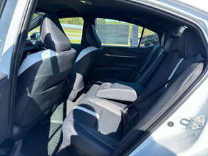 Sedán Mediano Usado 2025, Motor Eficiente de 2.5L, Transmisión Automática, Seguridad y Tecnología Modernas, Suministrado desde Japón - Product Image 5