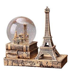 Articles de décoration de bureau, cadeaux de festival de remise des diplômes, globe à neige en résine - Product Image 1