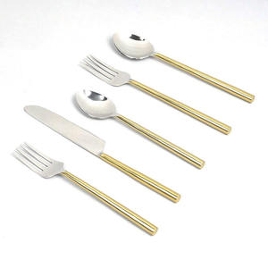 Ensemble de couverts 4 pièces écologiques et de haute qualité avec de élégantes poignées plaquées or conçues pour les repas dans l'élégance américaine - Product Image 3