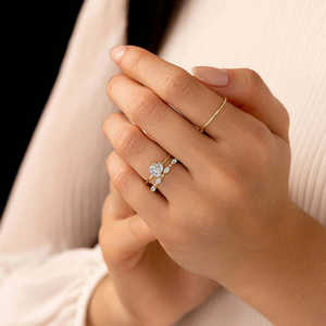 Anillo de Compromiso de Plata 925 con Diamante Moissanite VVS1 Elegante y Lujoso, Corte Ovalado - Product Image 5