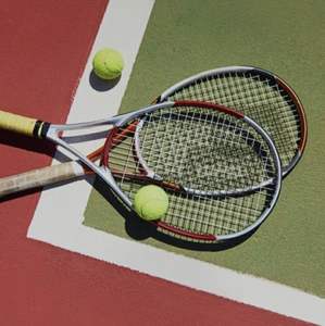 Raquette de tennis professionnelle de qualité tournoi, durable, légère, en carbone pour les joueurs de sports de plein air - Product Image 1