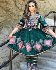 Robes Kuchi faites à la main avec des couleurs vibrantes et une broderie géniale 2024 - Product Image 2