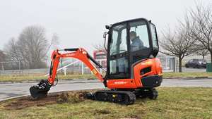 รถขุดขนาดเล็ก Kubota KX016-4 น้ำหนัก 1.5 ตัน ระบบไฮดรอลิก พร้อมมอเตอร์ปั๊ม หลังคาคลุม เหมาะสำหรับงานก่อสร้าง จัดสวน งานดิน และงานเคลื่อนย้ายดิน - Product Image 2