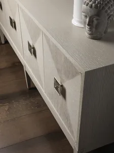 La collection Logan : Centre de divertissement convertible et buffet de luxe au design raffiné - Product Image 3