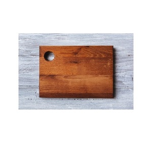 Tabla de cortar de madera artística con patrones grabados que la convierten en una herramienta funcional y accesorio de cocina decorativo - Product Image 6