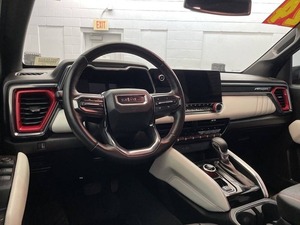 Auto Usado Confiable, GMC Canyon AT4X 2024, 4 Puertas, Cabina Doble, 4x4 SB (Motor Turbo de 2.7L y 4 Cilindros, Transmisión Automática de 8 Velocidades) - Product Image 4