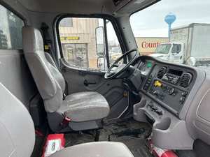 Camion plateau à double essieu M2 2020 – Puissant moteur de 300 CV, transmission automatique à 6 vitesses, robuste et offrant des performances optimales - Product Image 2