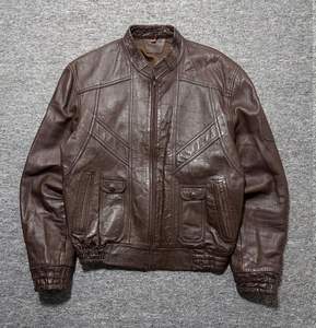 Chaqueta bomber de cuero marrón con cierre frontal de cremallera, puños elásticos y dos bolsillos frontales, estilo Lamb, a la moda e impermeable. - Product Image 1