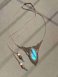 Collier en macramé vintage fait à la main, pierre de lune, turquoise, perles de 18 mm et 5 mm, pendentif en pierre précieuse, cordons bruns, chaînes argentées, cadeau - Product Image 4