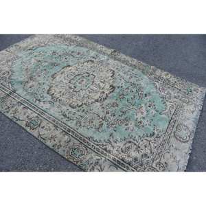 Alfombra turca vintage de látex de lana verde y beige de 5,5x8,4 pies, retales Aubusson rectangulares, pasillo a rayas para sala de estar y dormitorio - Product Image 2