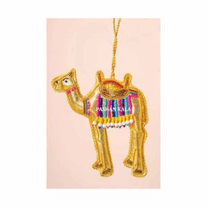 Adorno Navideño con Forma de Camello en Color Amarillo Mezcla de Bordado Zari, Decoración Colgante para Árbol de Navidad con Bordado Zardosi - Product Image 1
