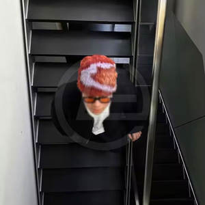 Bonnet en laine mélangée Mohair avec tricot épais et chaud par temps froid Bonnet en mohair de qualité supérieure avec coupe élégante - Product Image 5