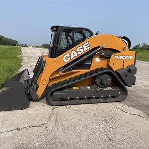 Chargeuse compacte CASE TV620B d'occasion, prix d'usine, haute qualité, seulement 140 heures d'utilisation, exclusivement pour le déneigement, hydraulique à haut débit - Product Image 1