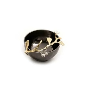 Bol à bonbons en métal à succès avec des accents floraux s'intègre parfaitement à l'esthétique du style de vie moderne et apporte un charme visuel - Product Image 6