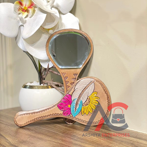 Espejo de mano de maquillaje de cuero con estilo occidental, espejo de bolsillo de diseñador Floral múltiple Vintage, accesorio de regalos de viaje perfecto - Product Image 1