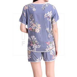 Nouveau Streetwear d'été pour femmes deux pièces vêtements décontractés Logo imprimé personnalisé court et T-Shirts avec survêtement à poches amples - Product Image 6