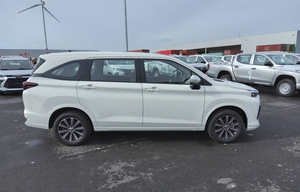 M5 Hatchback Usado Verificado, 1.5 L Gasolina, Automático, 7 Plazas, Versión Tropical, Volante a la Izquierda, Tapicería de Tela Oscura R18 - Product Image 4