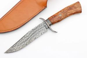 Couteau Bowie fait main avec lame San Mai damas manche en bois lame de chasse fixe tranchante avec gaine en cuir pour projets de bricolage - Product Image 4
