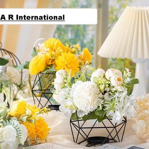 Porte-bougie moderne de style européen, géométrique, minimaliste, élégant, design en fil métallique multicolore, décoration en fer - Product Image 6