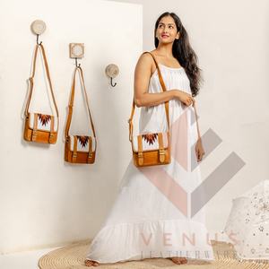 Sac à bandoulière en laine de vachette tendance en gros accessoires à la mode en cuir véritable pour les filles du collège style vintage-pour l'été - Product Image 1