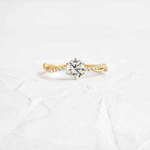 แหวนหมั้นและแต่งงานวินเทจทรงกลมประดับเพชรโมอิสซาไนต์ VVS1 ดีไซน์เก๋ไก๋ไม่ซ้ำใคร ตัวเรือนทองคำ 14K สีเหลืองทอง สำหรับวันพิเศษ - Product Image 3