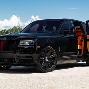 Rolls-Royce Cullinan Plus 2024 Usado en Buen Estado, Sin Accidentes, Volante a la Izquierda/Derecha - Product Image 1