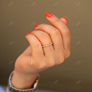 Alliance de mariage pour femme en or 14 carats avec moissanite, style Art déco vintage, forme de flèche unique, bague empilable, certifiée GRA - Product Image 6