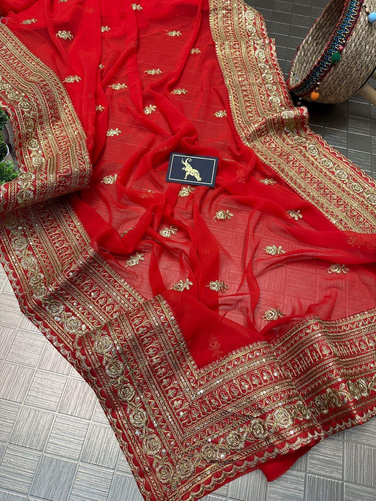 saree red white