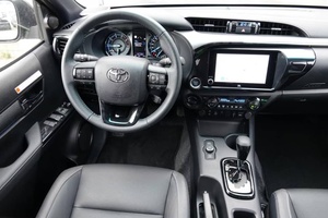 Camioneta Usada HILUX Doble Cabina Gris 2020 2.8 Diésel Automática Turbo R18 Asientos de Tela Oscura 6 Plazas - Product Image 5