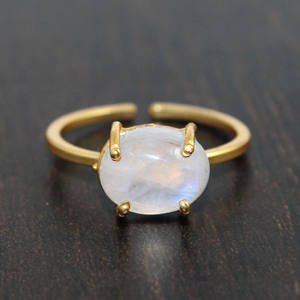 Anillo de piedra lunar natural hecho a mano ajustable chapado en oro ajuste de punta diseño ovalado para mujeres al por mayor para India - Product Image 1