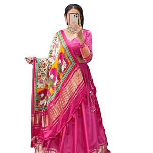 ดีไซเนอร์รับใช้ความนุ่มละมุนและสไตล์ของชุดเลเฮนกา โจลี ผ้าไหมกากี สำหรับขายส่ง - Product Image 2