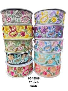 Cordones de trabajo de hilo bordados hechos a medida con siete opciones de colores en bordado de lentejuelas en 2 pulgadas de ancho para fines de reventa. - Product Image 3