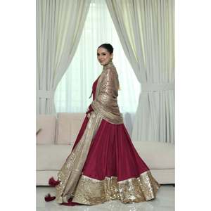 Robe de bal rouge élégante faite à la main en satin pour femme, taille empire, taille XS, longueur ras du sol, tenue formelle indienne Diwali - Product Image 2