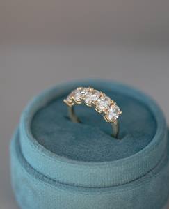 Five Stone Oval Cut Lab Grown Diamond Half Eternity Band Anillo de compromiso de oro de 14K Rodio Joyería fina Banda de aniversario de boda - Product Image 4