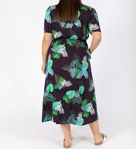 Vestido de verano estampado para mujer, Vestido de playa informal para exteriores de talla grande para mujer, nuevo diseño, estampado tropical en una base verde, vestidos de mujer - Product Image 5