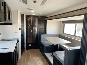 F-o-r-e-s-t R-i-v-e-r W-o-l-f P-u-p 16PF d'occasion 2022 - Product Image 5