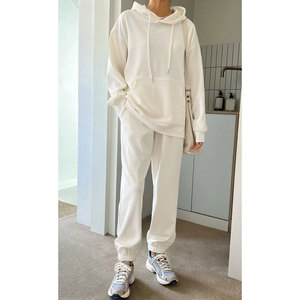 Conjunto Deportivo de Felpa de Algodón para Mujer 2025 Premium de Dos Piezas, Sudadera con Capucha y Pantalones Deportivos Cómodos para Estar en Casa - Product Image 1