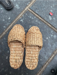 Pantuflas de Jacinto Natural Hechas a Mano en Vietnam, Material Ecológico, Calzado Cómodo para el Hogar, para Uso en Hoteles y Exportación - Product Image 6