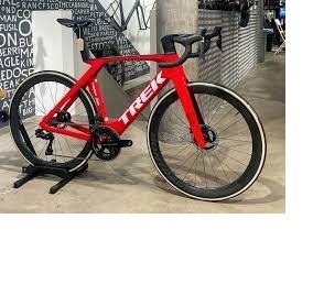 Nuova Offerta Trek Madone SLR 9 AXS Gen 8 (2025) Bici da Corsa in Alluminio 12 Velocità Freno a Disco Taglia Media - Product Image 3
