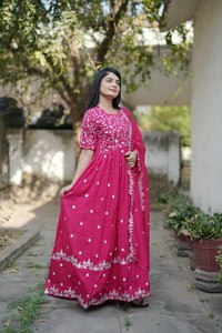 Options prêtes à l'emploi et semi-cousues Angrakha styles dernière mode avec des ensembles de kurti en gros pour les célébrations/fêtes festives - Product Image 3